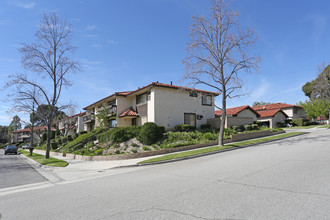 Walnut Square Apartments in Simi Valley, CA - Building Photo - Building Photo