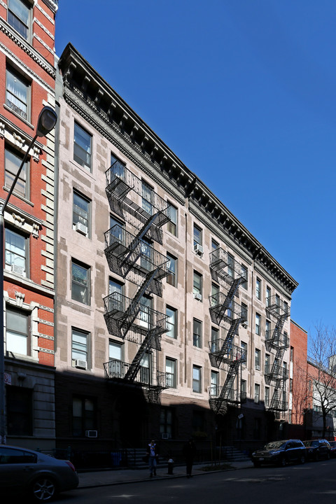 333-337 E 13th St in New York, NY - Foto de edificio