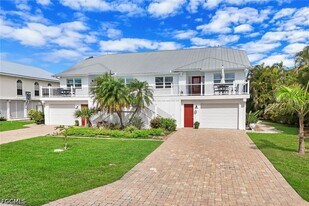 21580 Indian Bayou Dr in Fort Myers Beach, FL - Building Photo