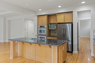 17212 NE 117th Way in Redmond, WA - Building Photo - Building Photo