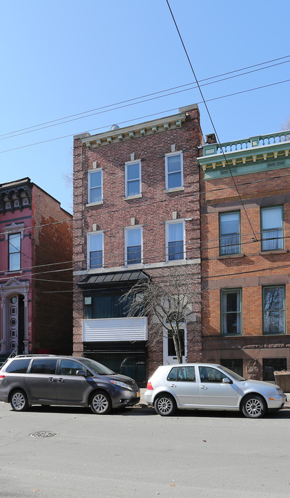 372 Hudson Ave in Albany, NY - Building Photo