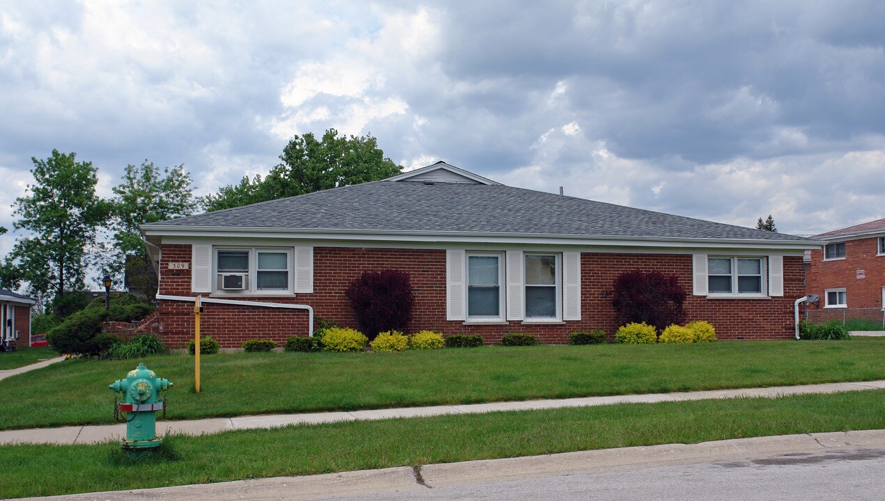 Short Street Apartments in Lemont, IL - Building Photo