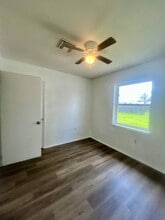 240 Azalea Dr in Westwego, LA - Building Photo - Building Photo