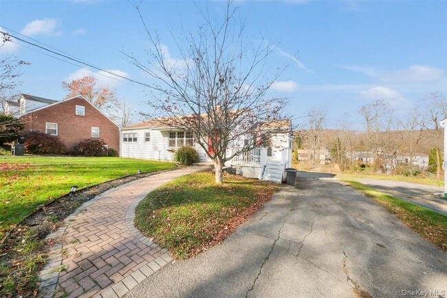 property at 22 Quaker Hill Rd