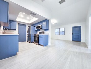 7413 118th Dr in Largo, FL - Building Photo - Building Photo