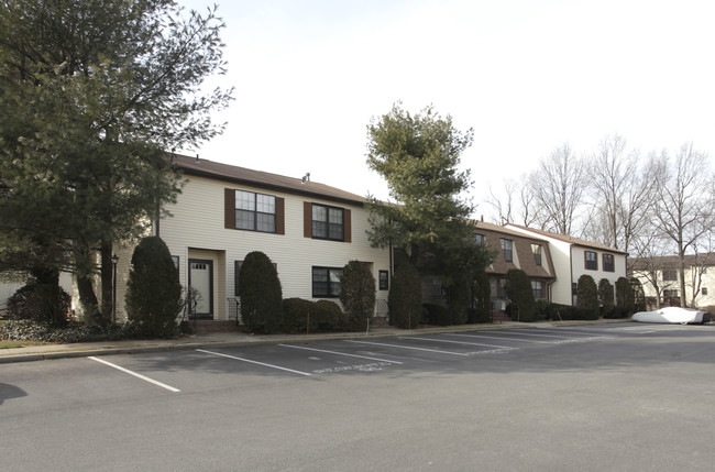 500 Orlando St in Edison, NJ - Building Photo - Building Photo