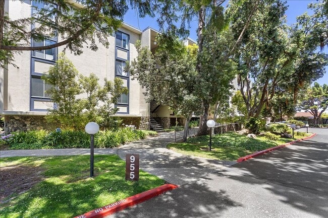 property at 955 Shorepoint Ct