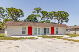 Acacia Place in West Palm Beach, FL - Building Photo - Primary Photo