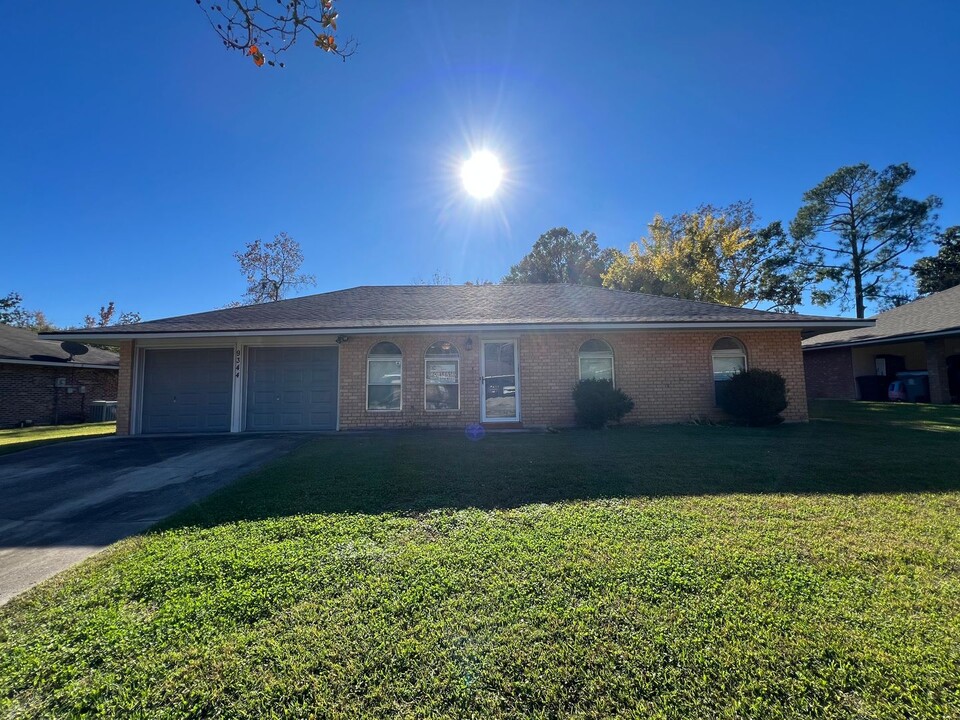 9344 Tasmania Ave in Baton Rouge, LA - Building Photo