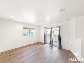 1820 Hornblend St in San Diego, CA - Building Photo - Building Photo