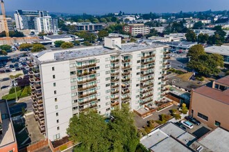 Tara Place Apartments in Victoria, BC - Building Photo - Building Photo