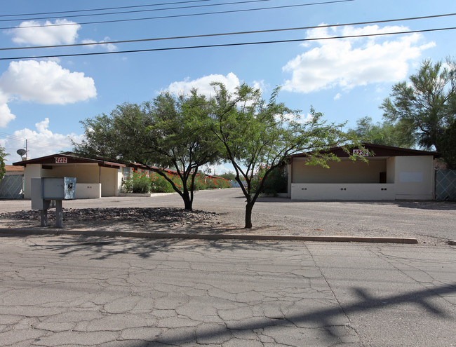 4230-4232 E Fairmont St in Tucson, AZ - Foto de edificio - Building Photo