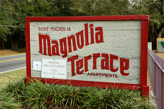 Magnolia Terrace Apartments in Tallahassee, FL - Foto de edificio - Building Photo