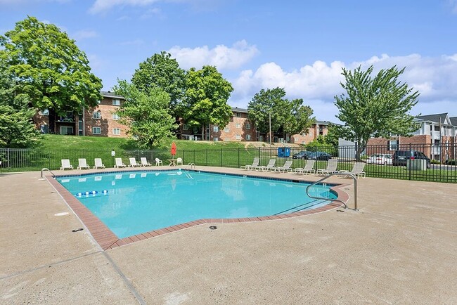 Weston Circle and Wicklow Square Apartments in Fredericksburg, VA - Building Photo - Building Photo