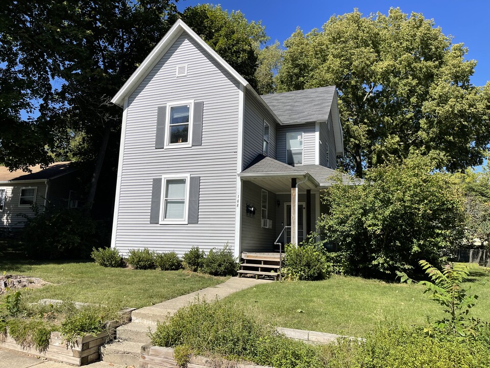 166 E Stadium Ave in West Lafayette, IN - Foto de edificio