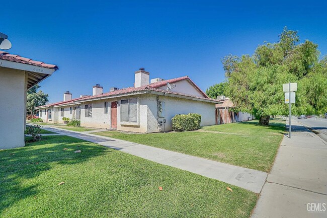 property at 4418 White Ln