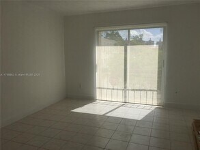 1201 SW 42nd Ave, Unit 220 in Miami, FL - Building Photo - Building Photo