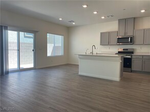 9980 S Ullom Dr in Las Vegas, NV - Building Photo - Building Photo