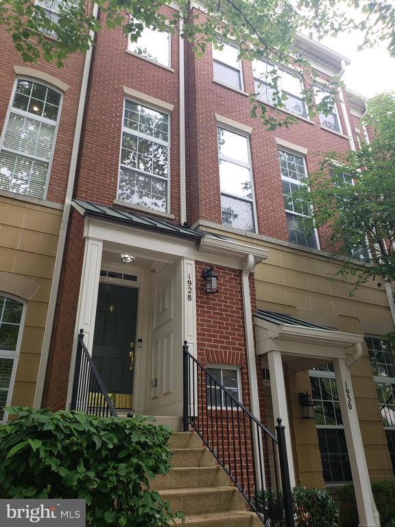 property at 1928 Crescent Park Dr