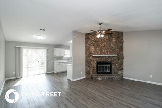 2419 Winterwood Cir E in Jacksonville, FL - Foto de edificio - Building Photo