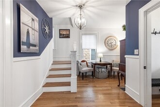 21 Bedlow Ave in Newport, RI - Foto de edificio - Building Photo