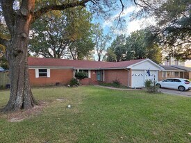 1803 Jefferson St in Commerce, TX - Building Photo