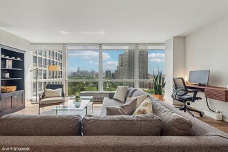 340 W Diversey Pkwy in Chicago, IL - Building Photo - Building Photo