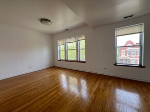 3135 W 40th Pl, Unit 2 nd Floor in Chicago, IL - Building Photo - Building Photo