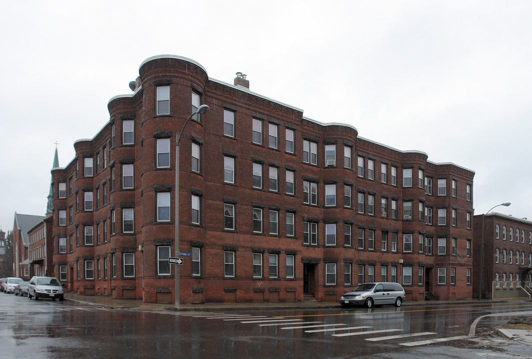 194-198 Lyman St in Holyoke, MA - Foto de edificio