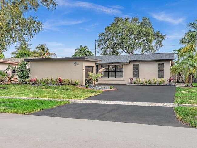 10691 NW 28th St in Sunrise, FL - Building Photo - Building Photo