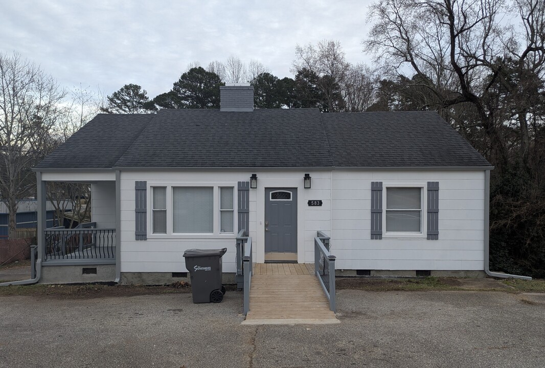 583 John B White SR Blvd in Spartanburg, SC - Building Photo