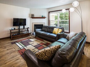501 Stonewood Ln in Burnsville, MN - Building Photo - Building Photo
