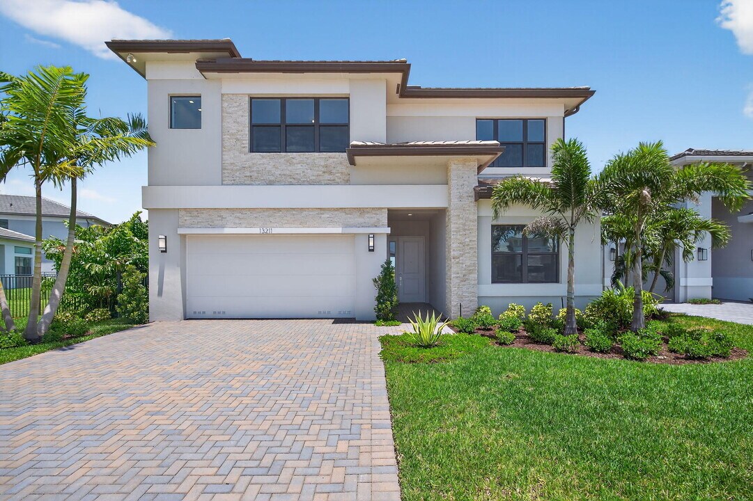 13211 Feathering Wy in Palm Beach Gardens, FL - Building Photo