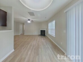 750 Chariot Way in Hopkins, SC - Foto de edificio - Building Photo