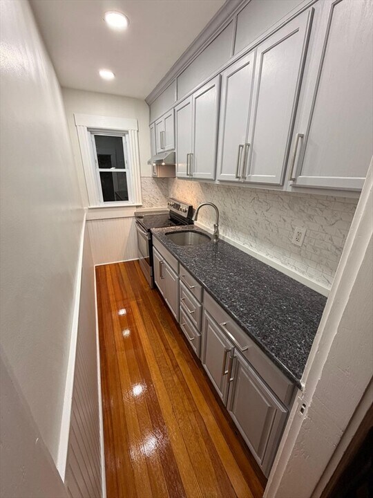 10 Elsmere Ave in Methuen, MA - Building Photo