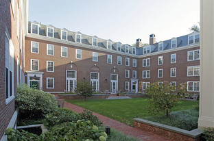 Gallatin Hall Apartamentos