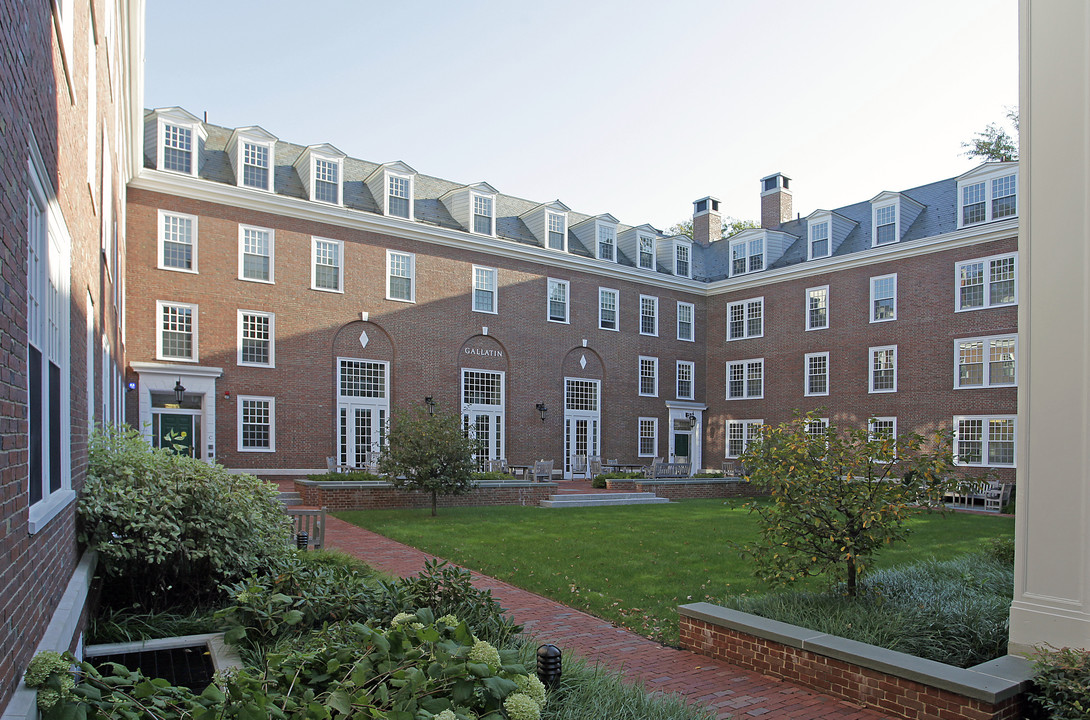 Gallatin Hall in Boston, MA - Building Photo