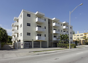 Nomi Apartments in North Miami, FL - Building Photo - Building Photo