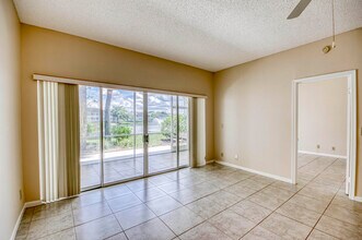 106 Cypress Point Dr in Palm Beach Gardens, FL - Building Photo - Building Photo