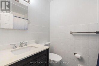 1018 Burnhamthorpe Rd E in Mississauga, ON - Building Photo - Building Photo