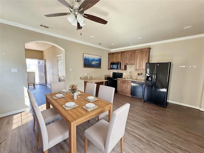 811 S Wilson St in Kaufman, TX - Building Photo - Building Photo