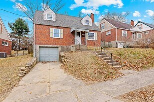 4769 Hardwick Dr in Cincinnati, OH - Building Photo