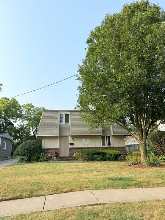 103 W Park St in Westerville, OH - Foto de edificio