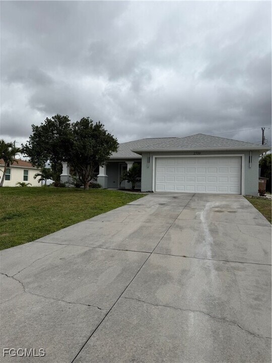 2709 NW 1st Pl in Cape Coral, FL - Building Photo