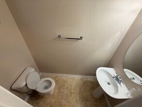 460 Parkway Rd in Union City, GA - Building Photo - Building Photo