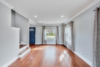 402 N Main St in Mount Prospect, IL - Building Photo - Building Photo