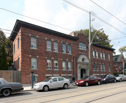 82 Roncesvalles Ave in Toronto, ON - Building Photo