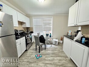 839 W Cornelia Ave, Unit 3S in Chicago, IL - Foto de edificio - Building Photo