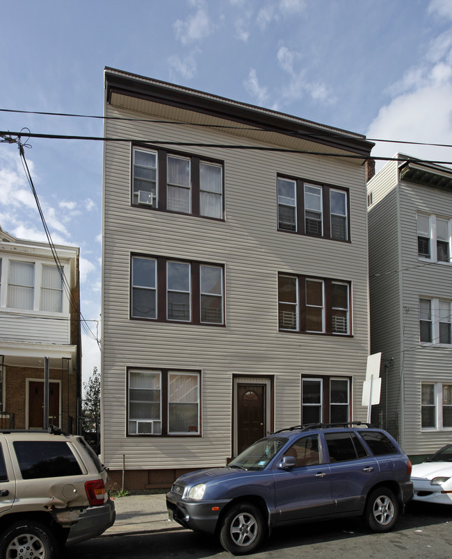 189 Wegman Pky in Jersey City, NJ - Building Photo - Building Photo