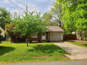 1032 W Apache St in Norman, OK - Building Photo - Building Photo